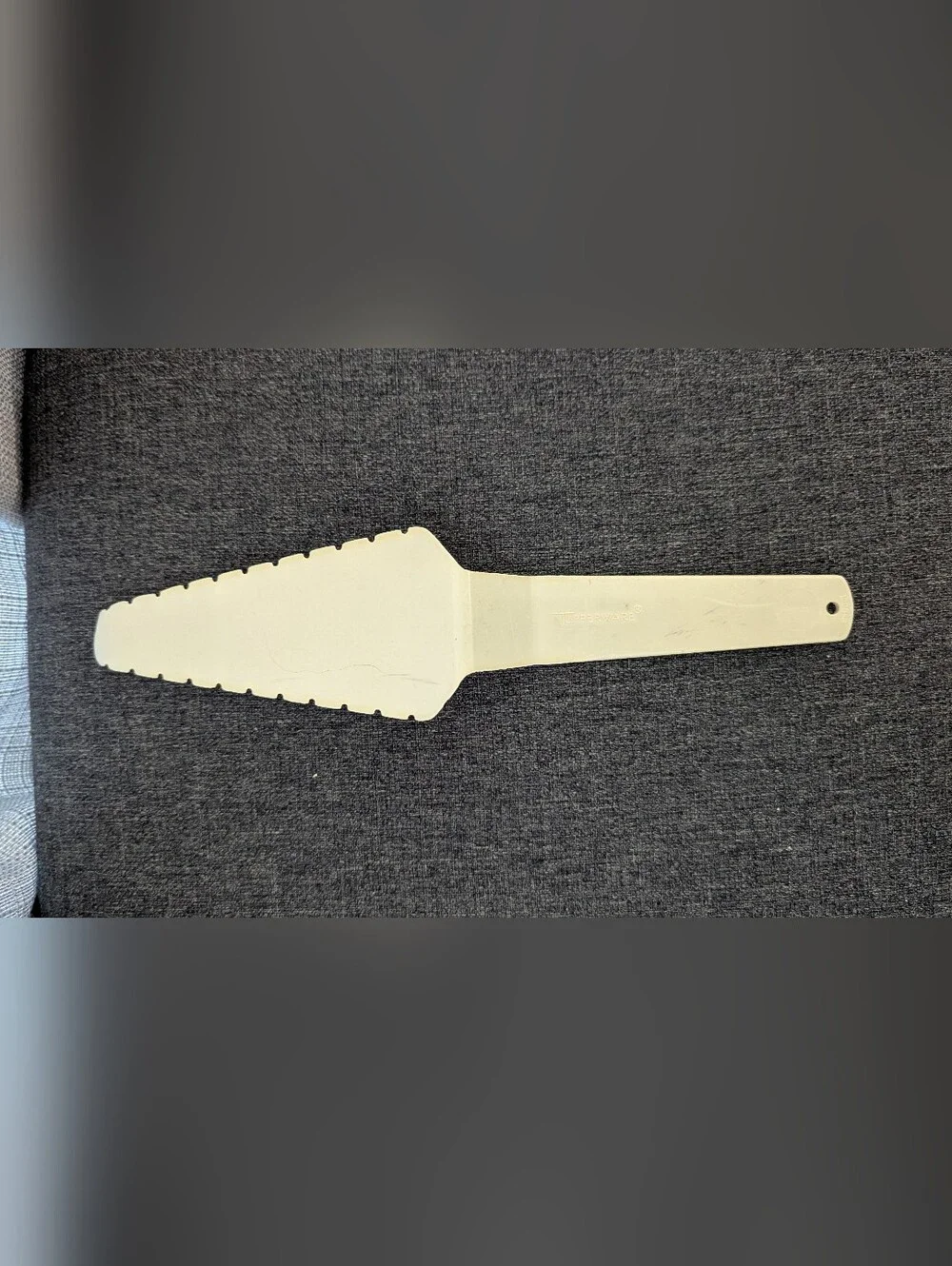 Tupperware Pie Cake Quiche Server Ivory White Plastic 1228-8 Vintage